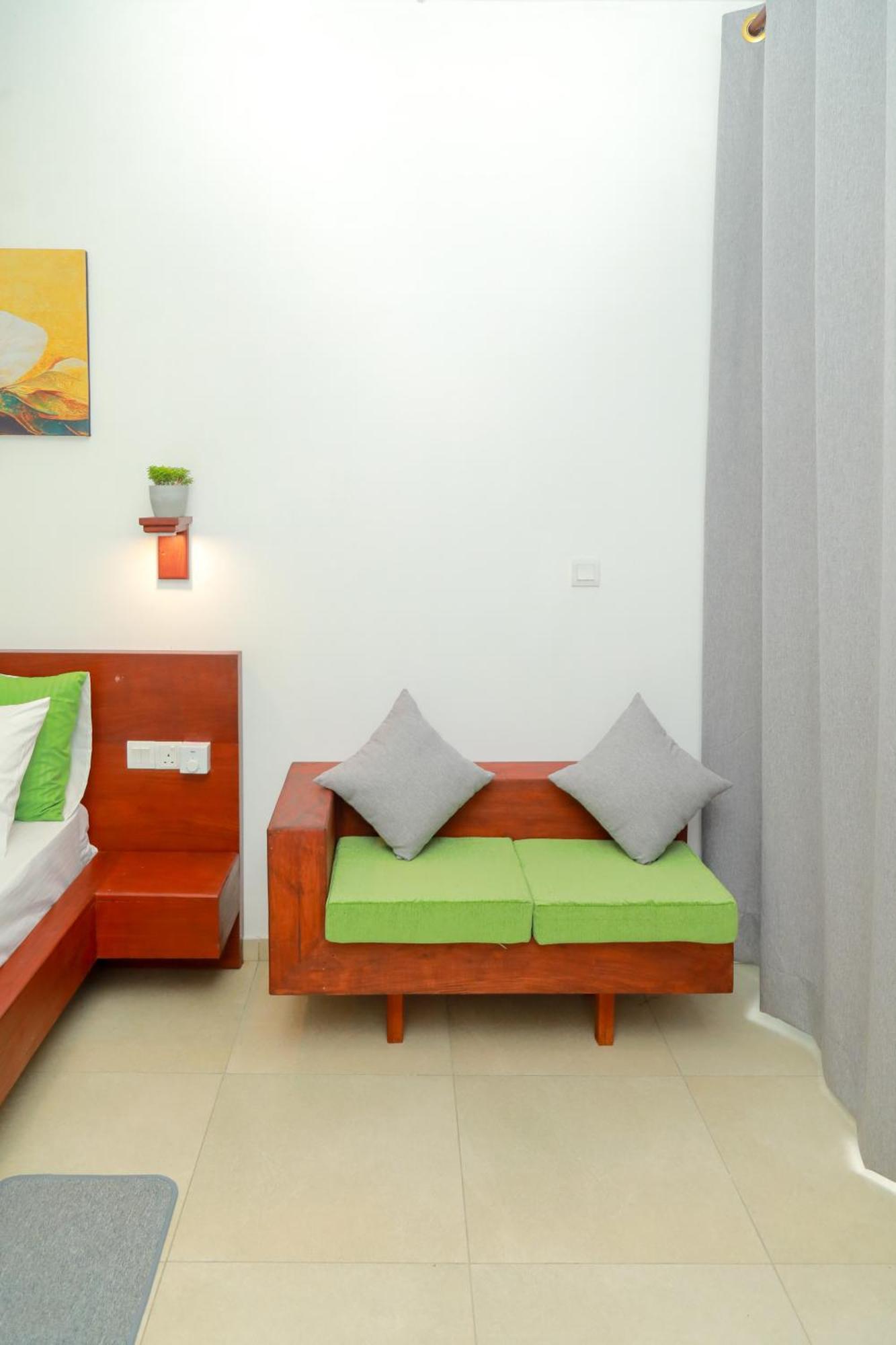 Traveller'S Hotel Хиккадува Экстерьер фото