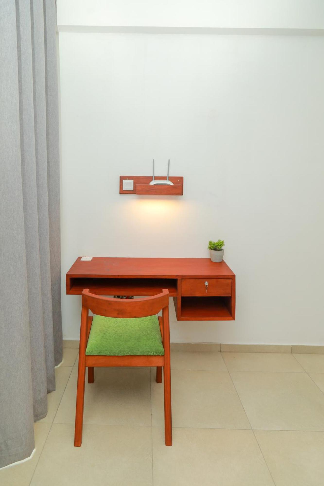 Traveller'S Hotel Хиккадува Экстерьер фото