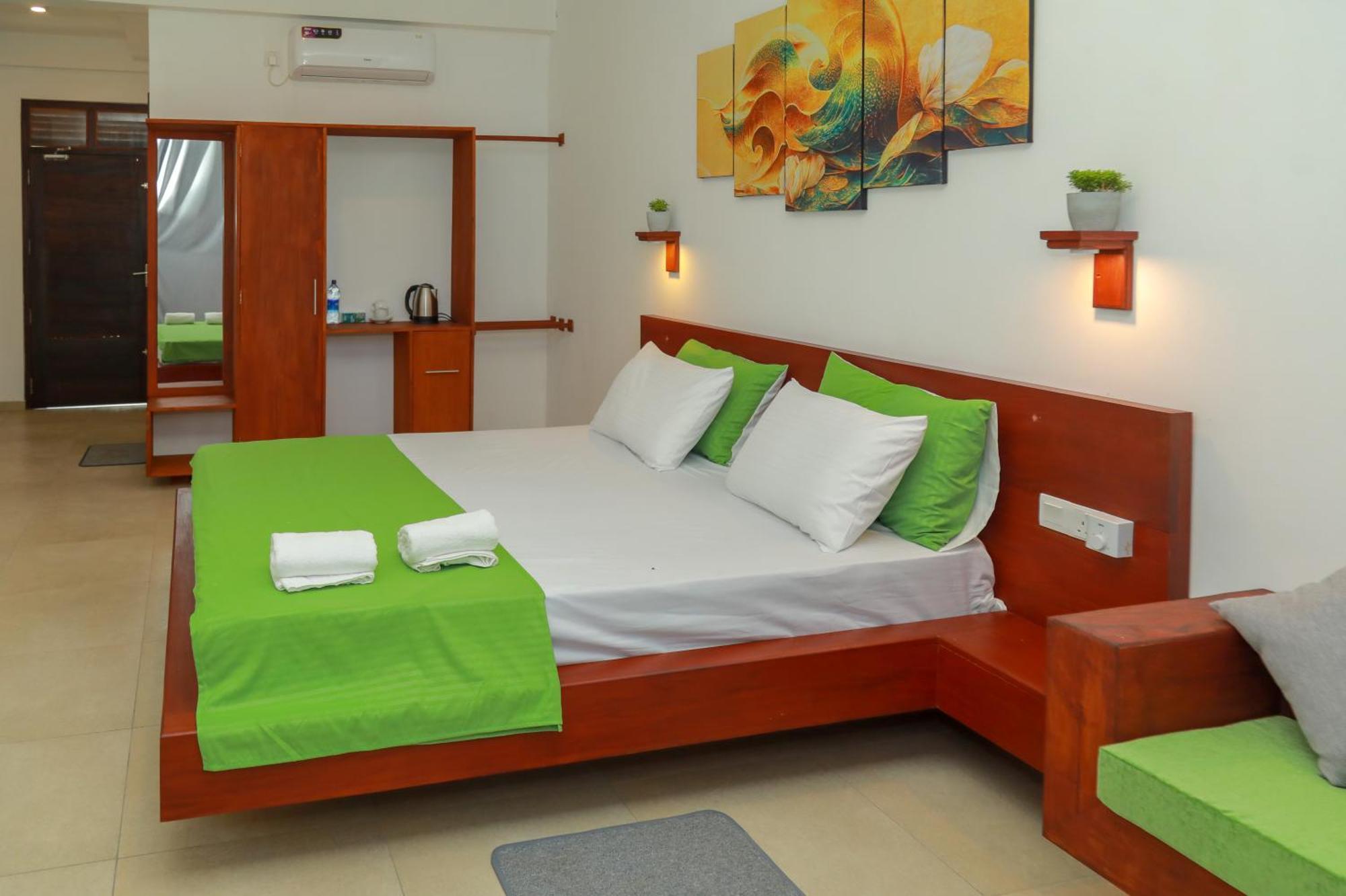 Traveller'S Hotel Хиккадува Экстерьер фото